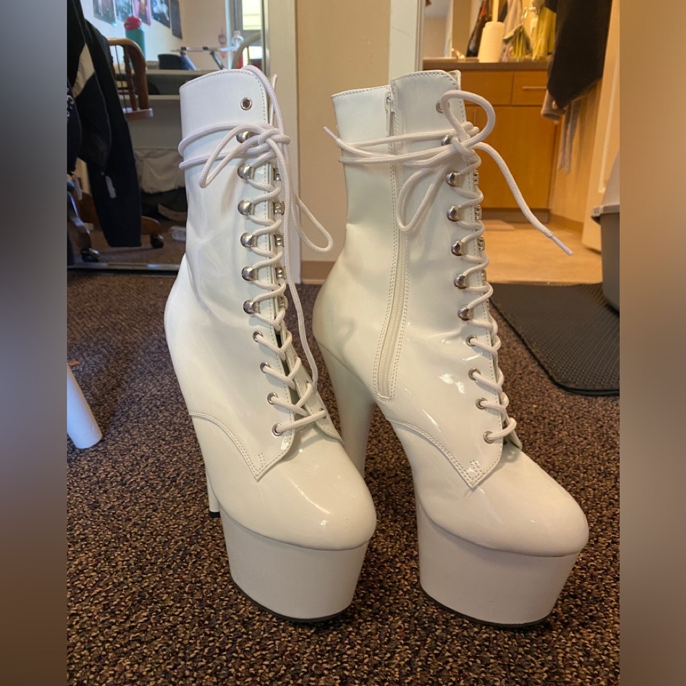 Pleaser White Patent Lace-Up Platform Heeled Boots